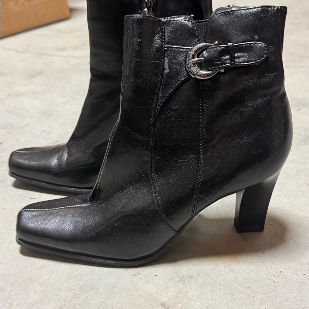 ETIENNE AIGNER BLACK ANKLE BOOT HEELS, SIZE 8.5M
